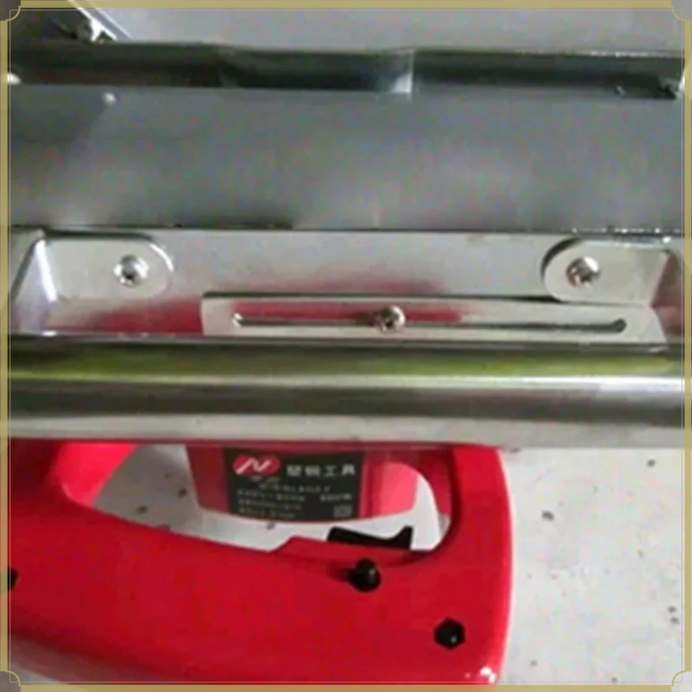 Four-Sided Blade Stainless Steel Frame PE Pipe Rotary Scraper for Oxide Layer Removal