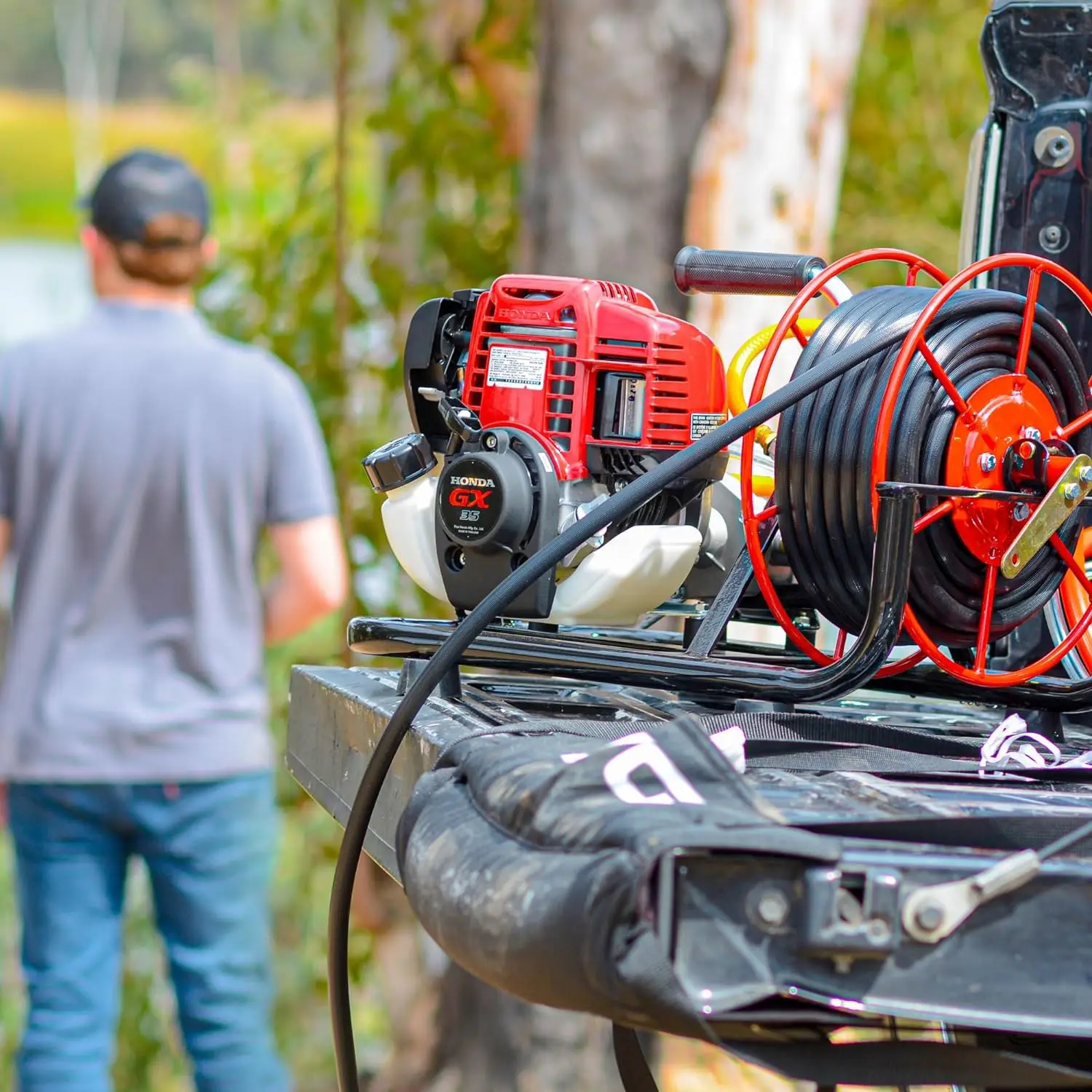 1.3HP dostat smyk postřikovač barel namontovat jen s Honda GX35 100ft hadicové a 500 PSI čerpadlo pro škůdce ovládání (skid postřikovač + kuželové gun)