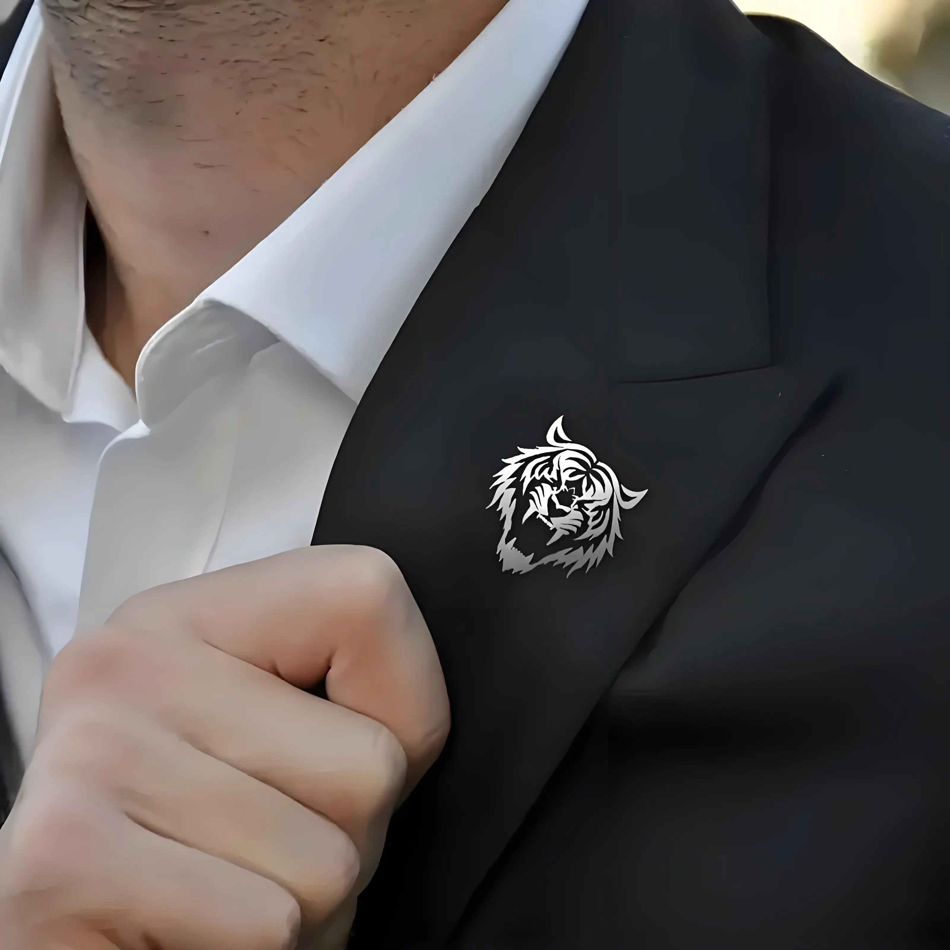 Men's Stainless Steel Tiger Head Lapel Pin, Hollow Design Brooch, Ideal for Daily Wear & Gifting, Suit/Jacket Accessory view 5
