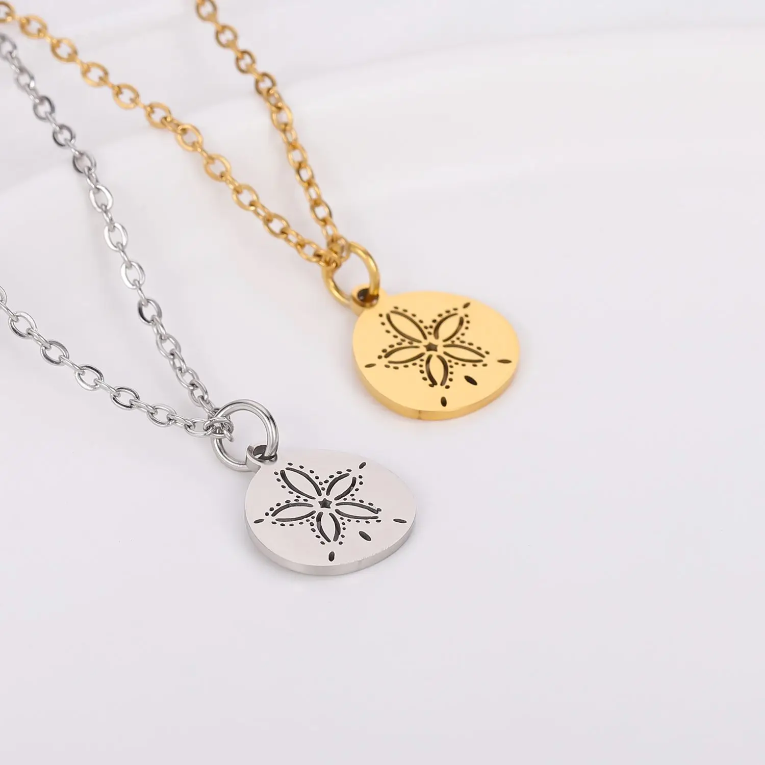 

Stainless Steel New Hollow Flower Pendant 5PCS Necklaces for Women Periphery Wedding Elegant edding Elegant Long Chain Necklaces