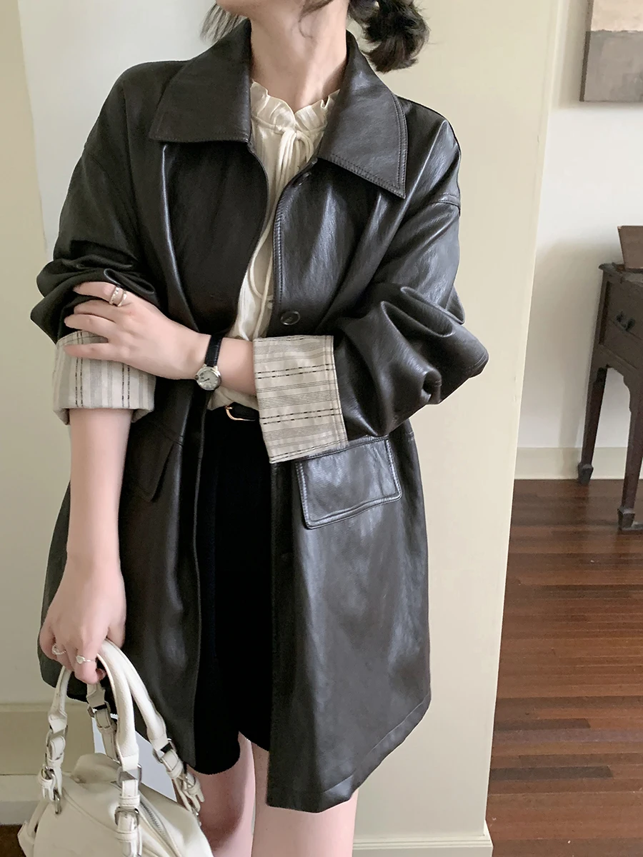 เสื้อโค้ทหนังสไตล์เรโทรลำลอง ยี่ห้อ ELINSU รุ่น Xuanxuan ปกพับ ทรงตรง ความยาวปานกลาง ติดกระดุมเม็ดเดียว