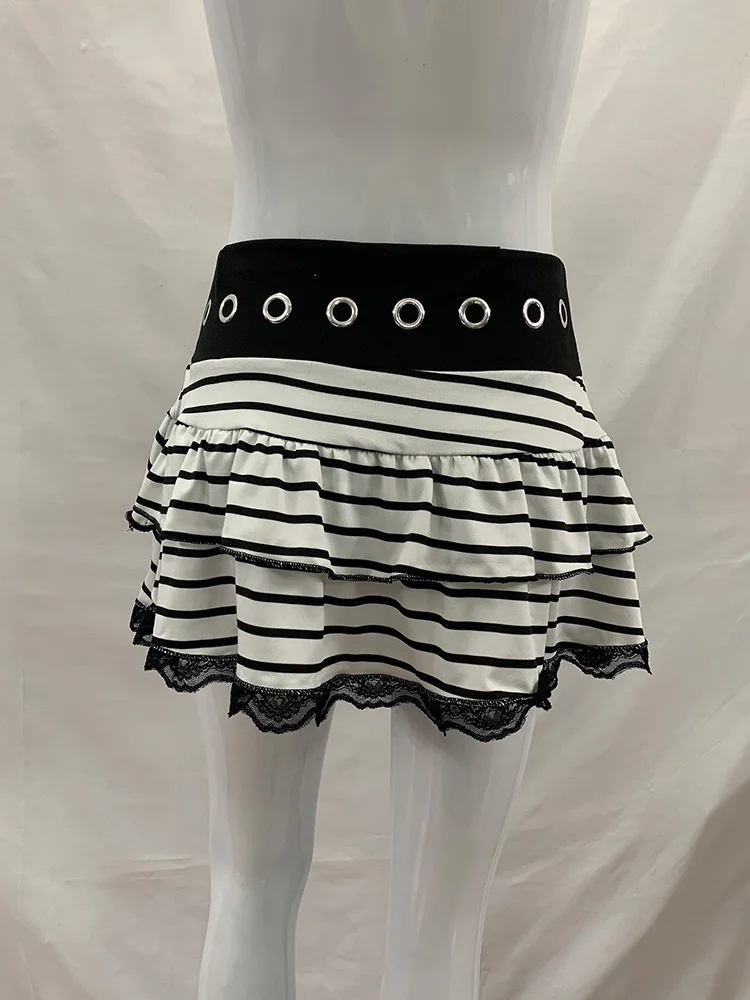 Sommer Damen Gothic Punk Alltagsrock Schwarz-Weiß Gestreift Mehrlagiger Rüschenrock mit Spitzenbesatz Metallösen Taillierter Slim Fit Micro-Rock – Detail 5