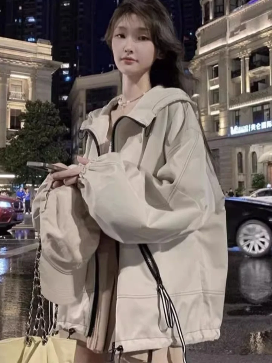 

Большие размеры 300, американский джет, женский осенне-зимний свободный универсальный ветровка с капюшоном, топ для пар