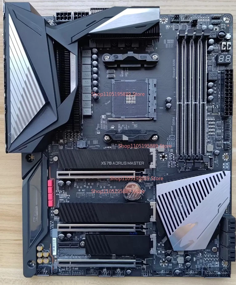 

Материнская плата Gigabyte X570 AORI MASTER поддерживает процессоры AMD Ryzen 3-5 поколений, память DDR4.