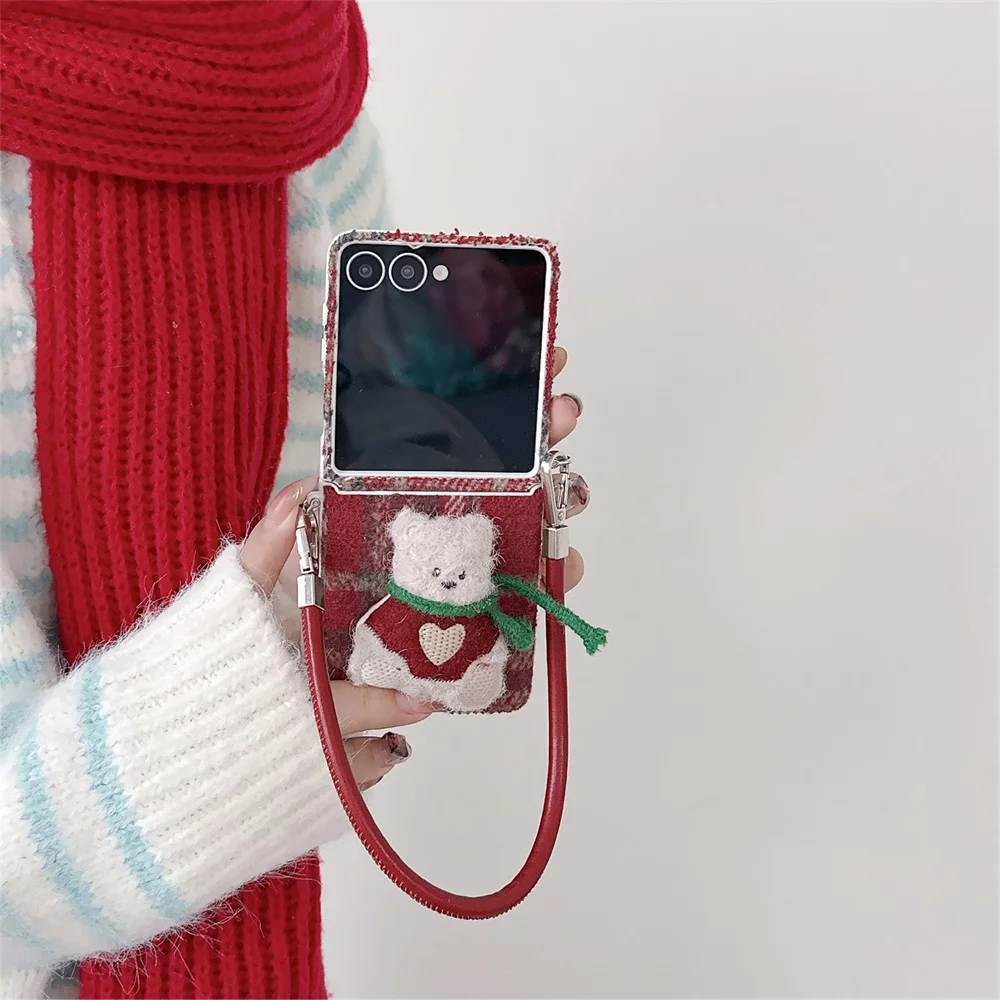 

Fashion Plaid Plush Bear Phone Case with Lanyard For Samsung Galaxy ZFlip5 Z Flip6 7FE Flip7 flip 6 Cover Cute Protection Cases