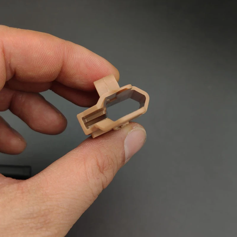 سلسلة مفاتيح معدنية بمقياس 1:3 Glock G17 مع حافظة من المفاجئة وغلاف بلاستيكي دفاعي #2