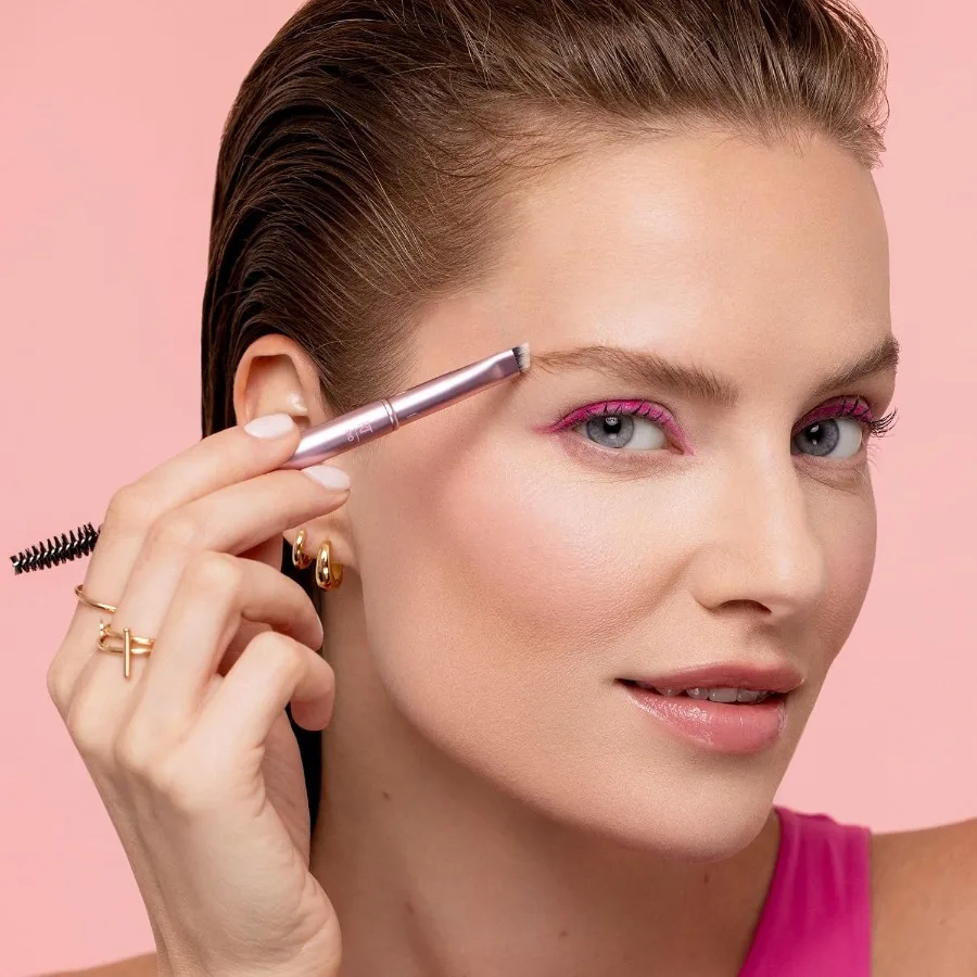 Zestaw 4 pędzli do makijażu oczu Double Time Brush + Lash, dwustronne pędzle do cieni i brwi, podróżne nakładki do przechowywania pędzli.