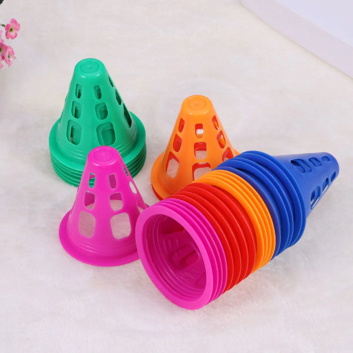 

25 шт. утолщенных спортивных конусов с защитой от трещин для тренировок на открытом воздухе, футбола, баскетбола, катания на роликах, вечеринок, игр и тренировок