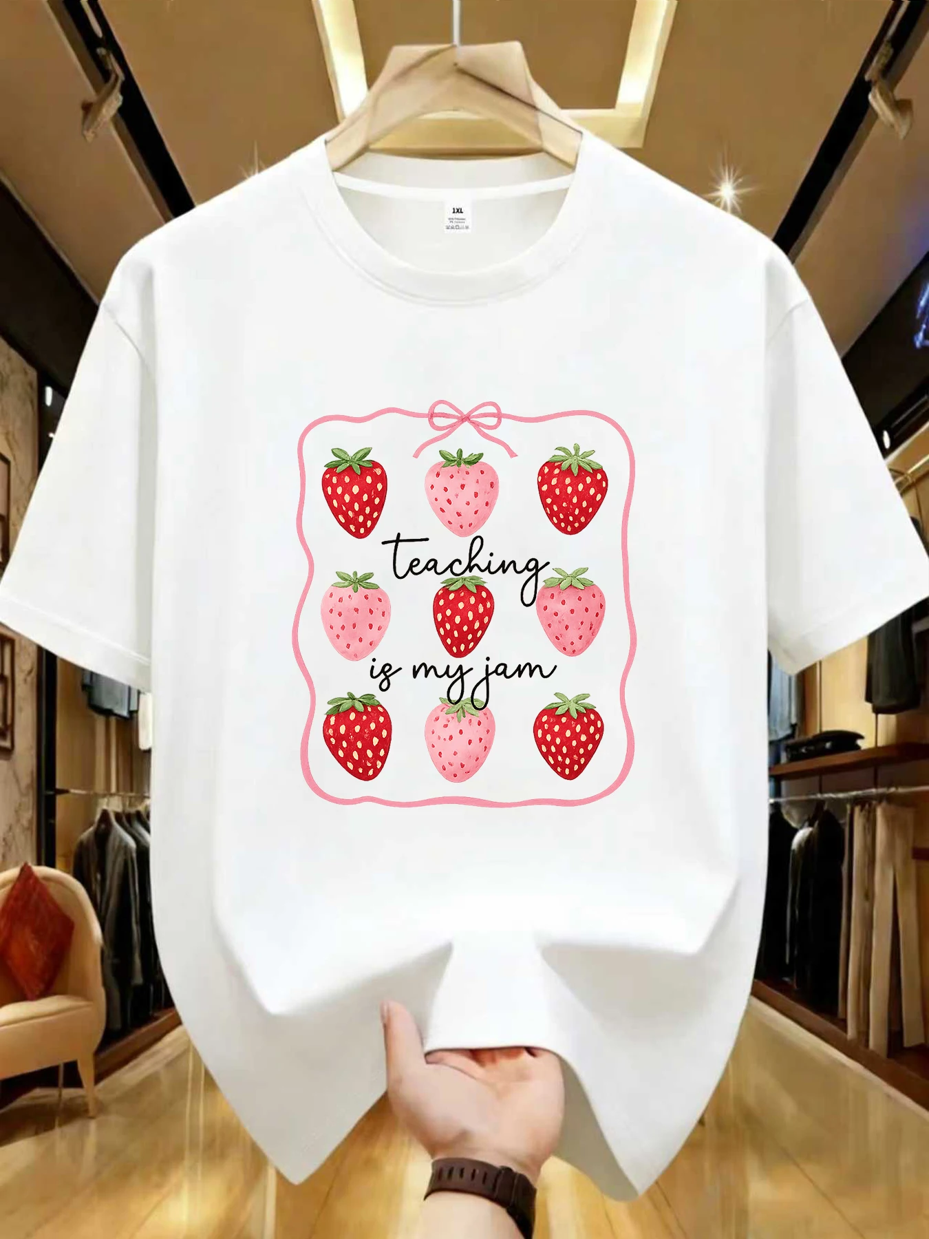 

【WDS01359】Женская футболка больших размеров с клубничным принтом, круглым вырезом, летняя, повседневная, с короткими рукавами, универсальная, в уличном стиле