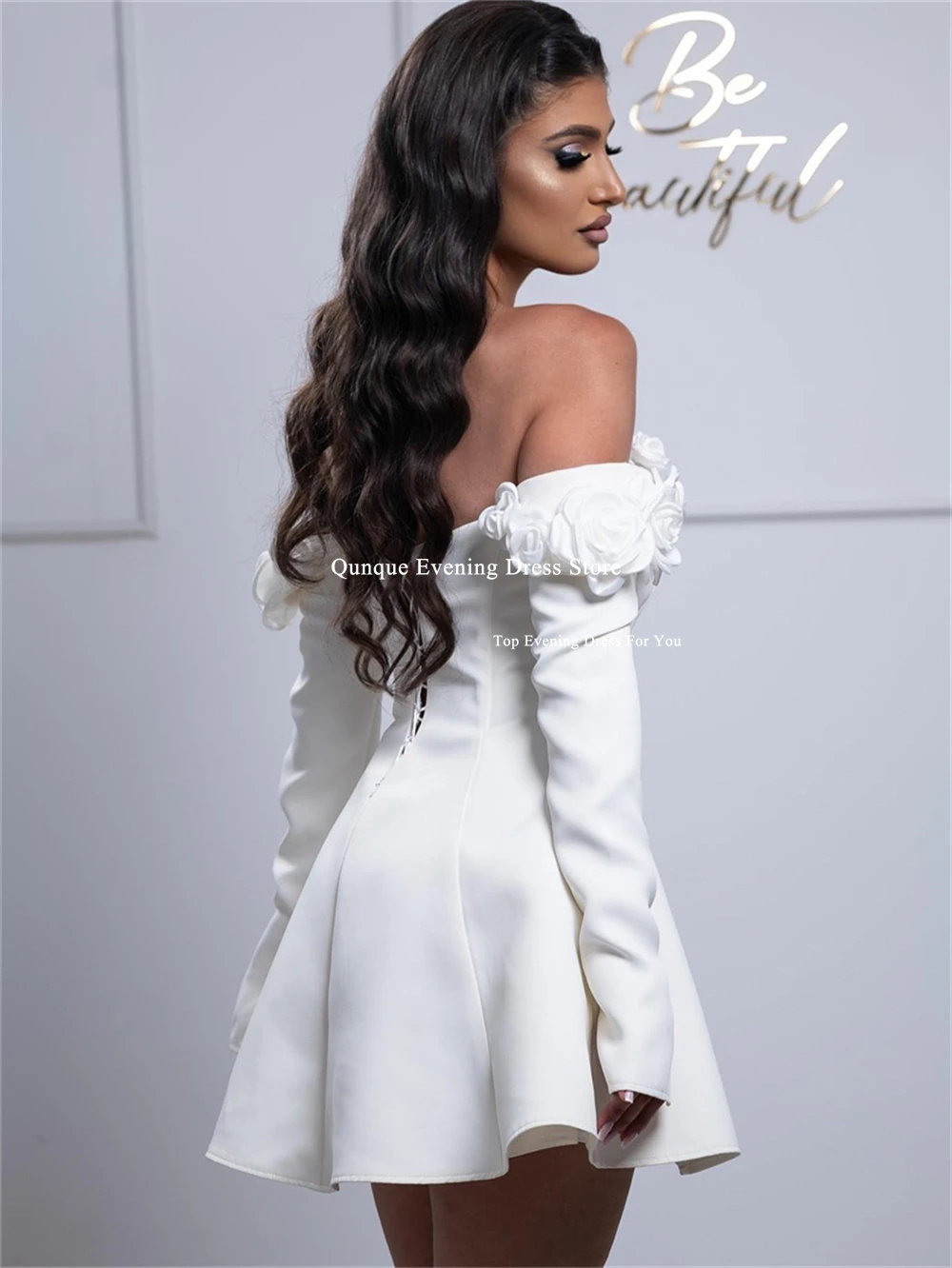 Qunque korte mini-a-lijn trouwjurk uit de schoudermouwen met 3D-bloemen satijnen bruidsjurk vestidos de noiva op maat