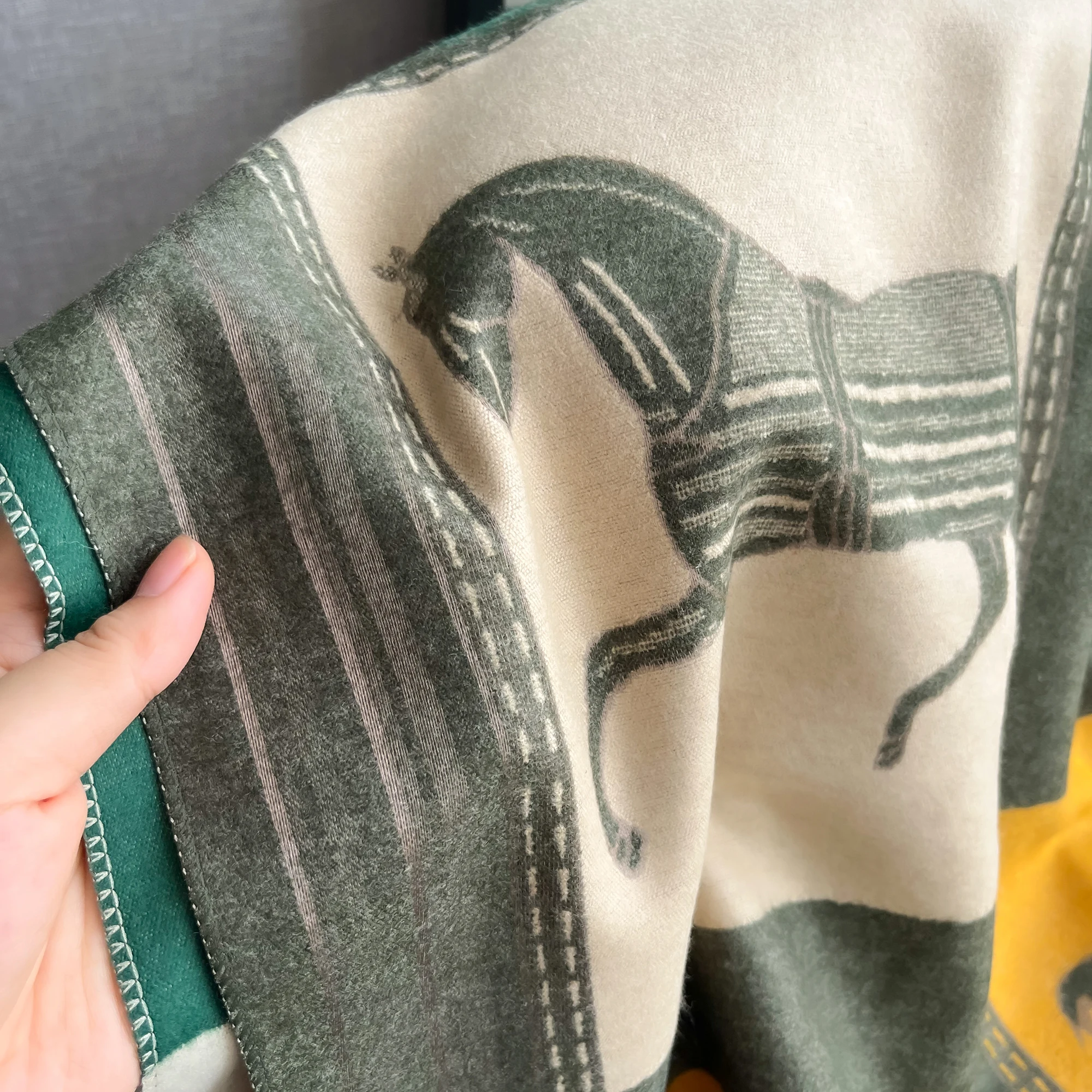 Marke Pferd Druck Schal Pashmina Kaschmir Reise Decke Schal Komfortable Wrap Schal Herbst Winter Elegante Kältebeständig Warme Narbe – Detail 2