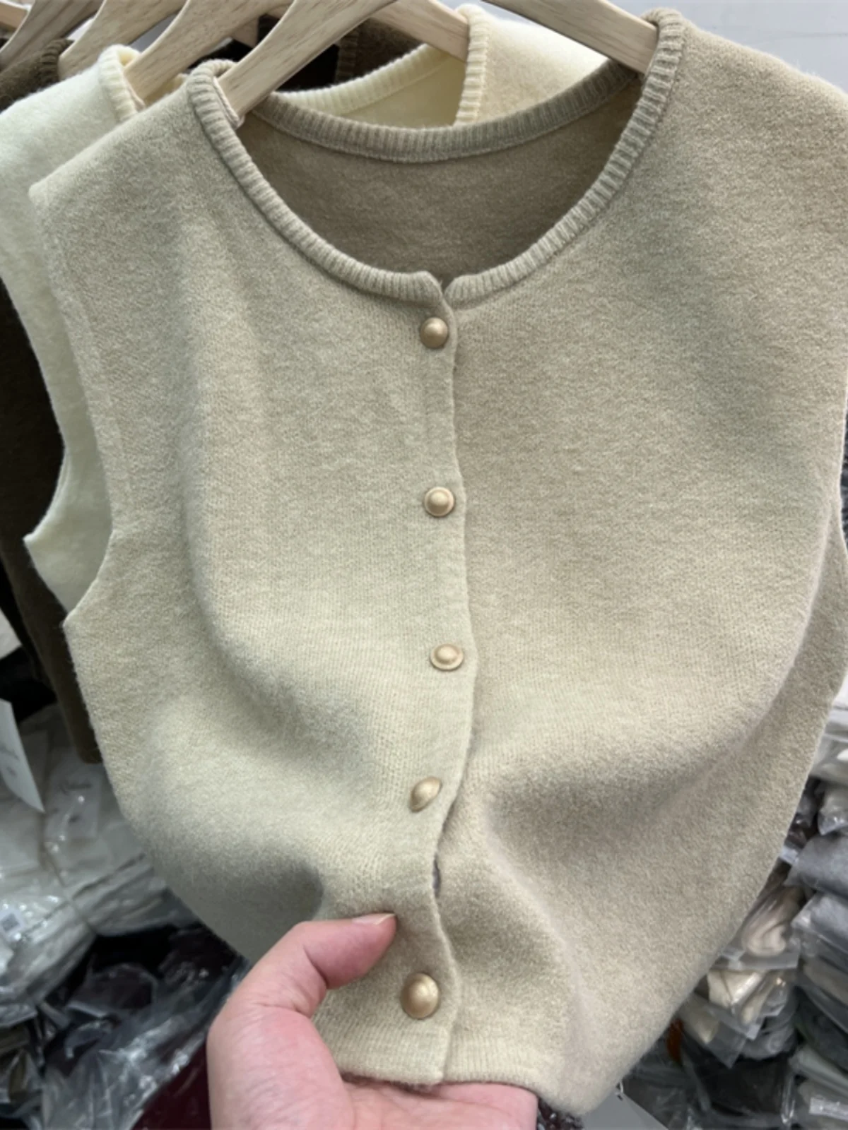 

Soft Cozy Svel ort Women's Vest Autumn Winter Faionable Single Button Open Cardigan Loose Knitted Top