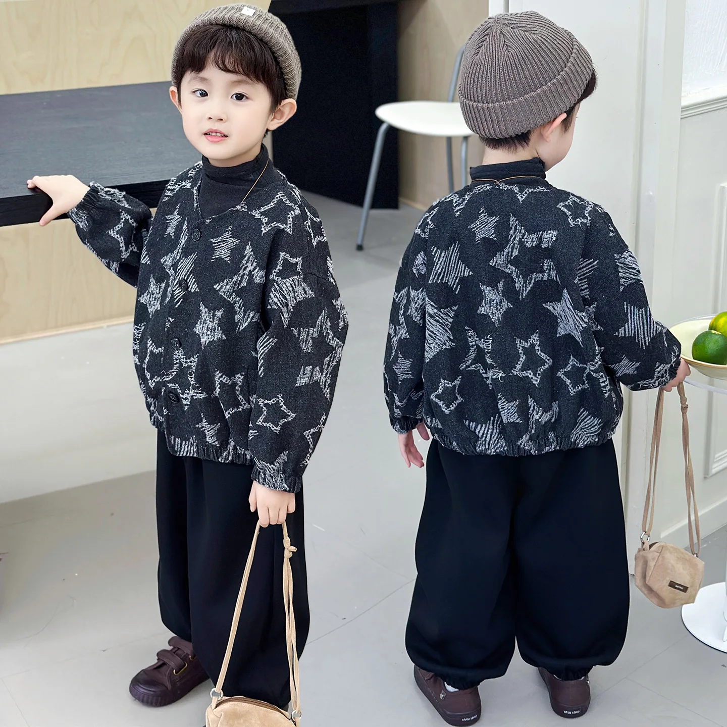 

Модный комплект из двух предметов для мальчиков с принтом звезд, весна 2026: трендовая повседневная спортивная одежда для подростков, зимняя коллекция