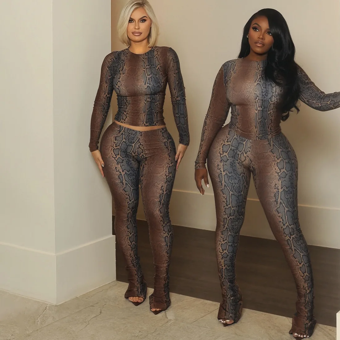 

Gtpdpllt Горячий комплект из 2 предметов со змеиным принтом для девочек, женские укороченные топы с круглым вырезом и длинными рукавами и узкие длинные брюки, уличные сексуальные спортивные костюмы