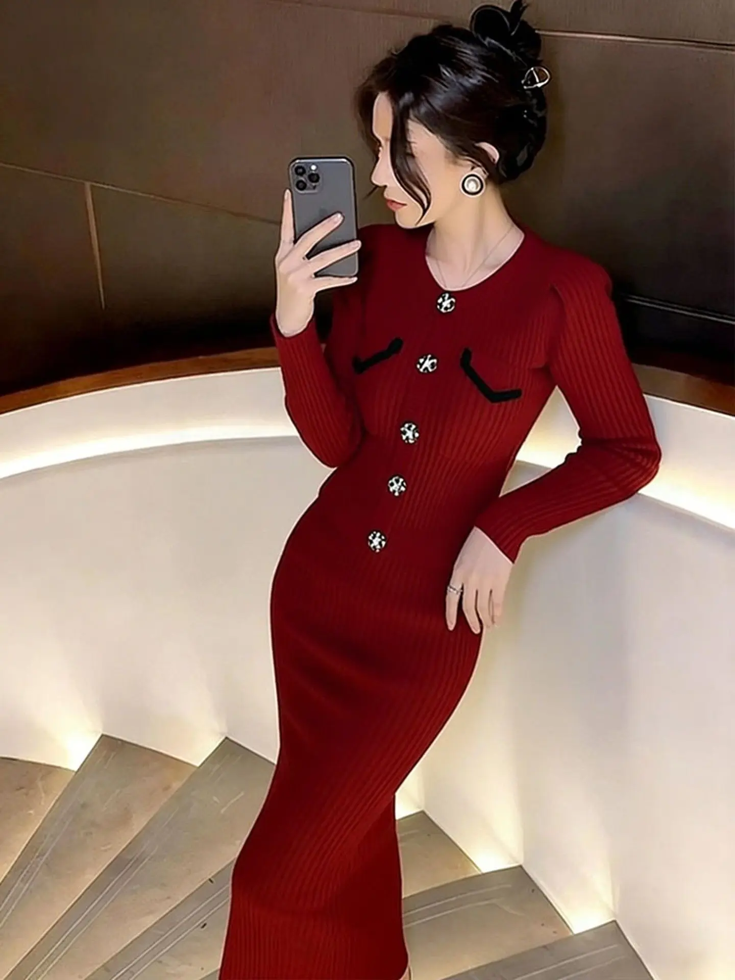 

Вязаный красный свитер и юбка-комплект для женщин: модный женственный костюм-двойка для осени и зимы, повседневная одежда для офиса и отдыха