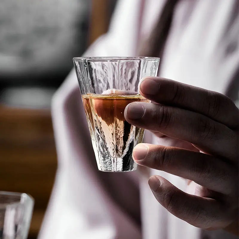 Teetasse aus Glas im japanischen Stil, handgefertigte Sake-Tasse, Bar-Whisky-Probierglas, transparentes Schnaps-Trinkglas, elegante Tasse