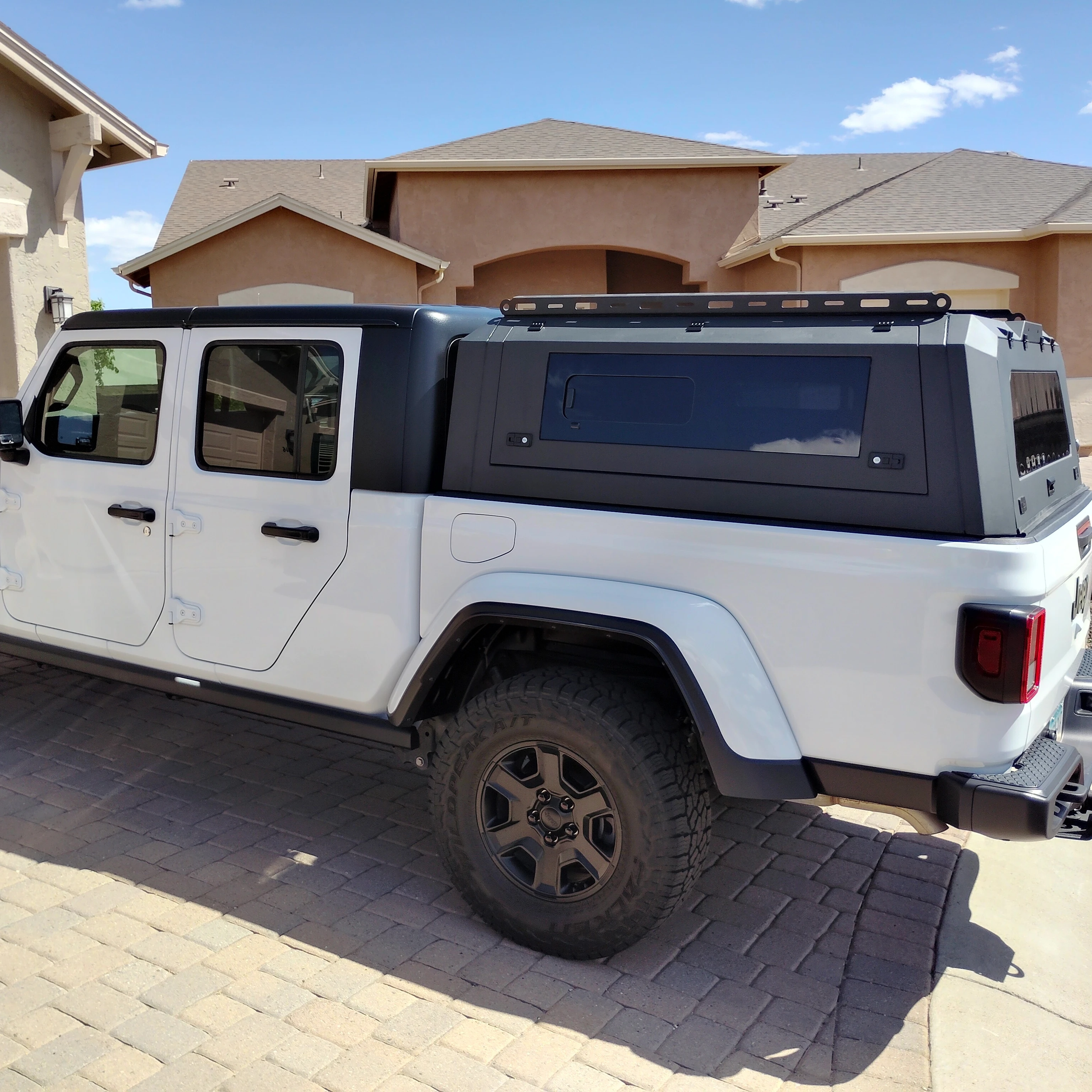 

Customized Aluminum Pickup Top Canopy for Jeep Gladiator Camper Leakproof Anti-rusted 4x4 Off-road Truck Bed Topper