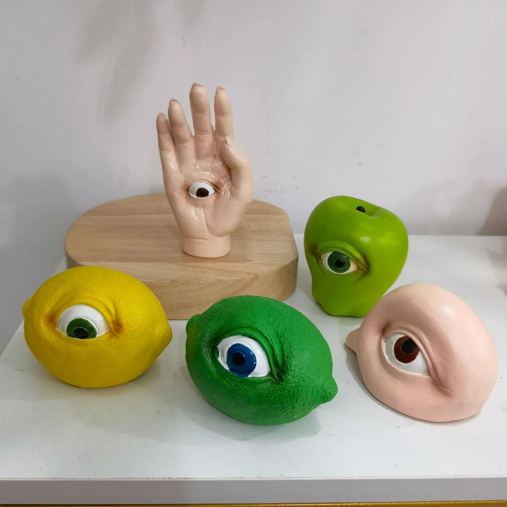 Die allsehende Frucht-Harz-Statue, Simulation mit Augen, kreative Skulptur, Desktop-Dekoration, Zuhause, einfache Installation, einfach zu bedienen
