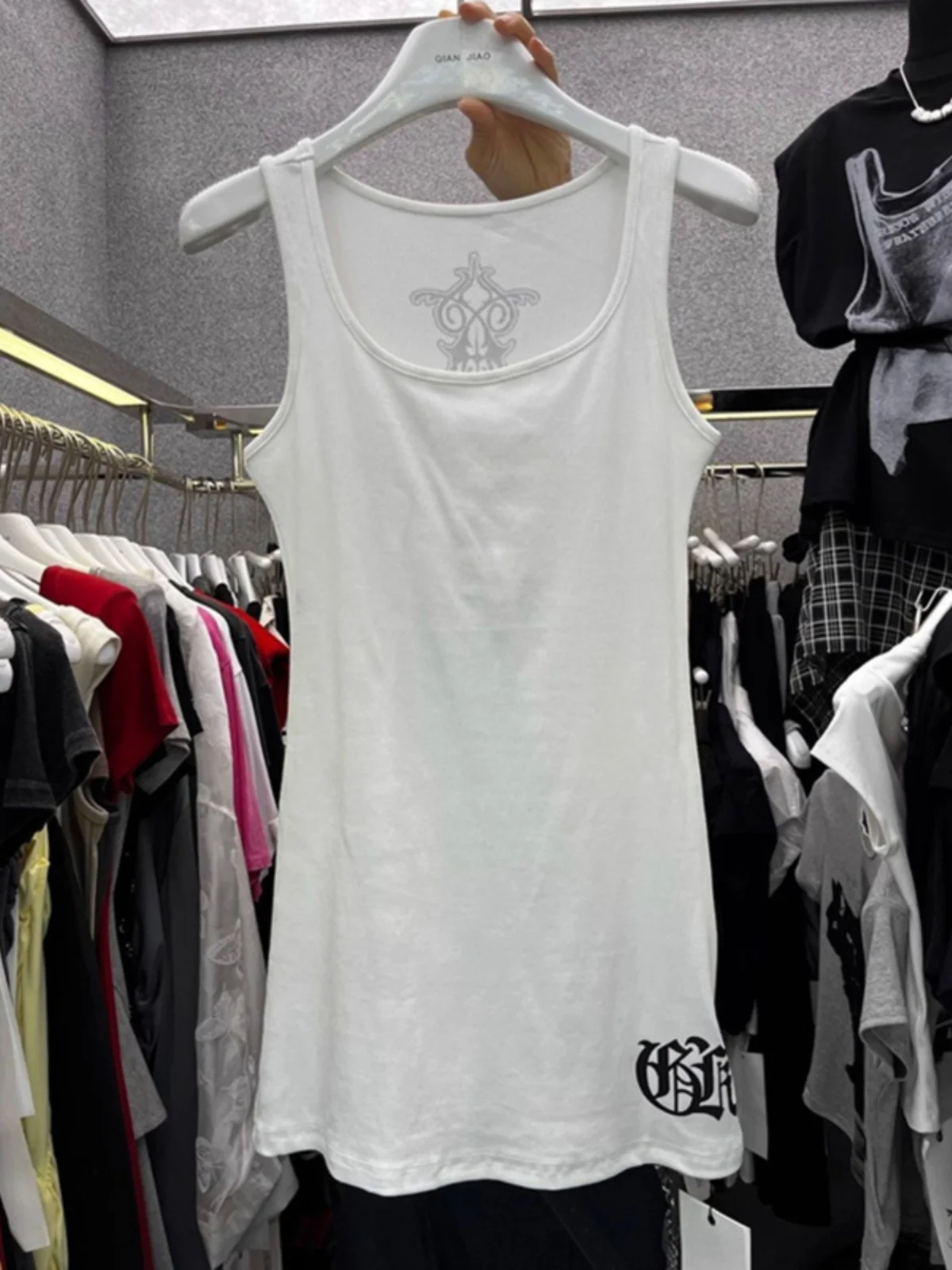 الصيف المرأة المطبوعة Csole تانك القمم بسيط Sli ملابس داخلية فتاة ساخنة متوسطة طول تي شيرت المرأة Faion سترة