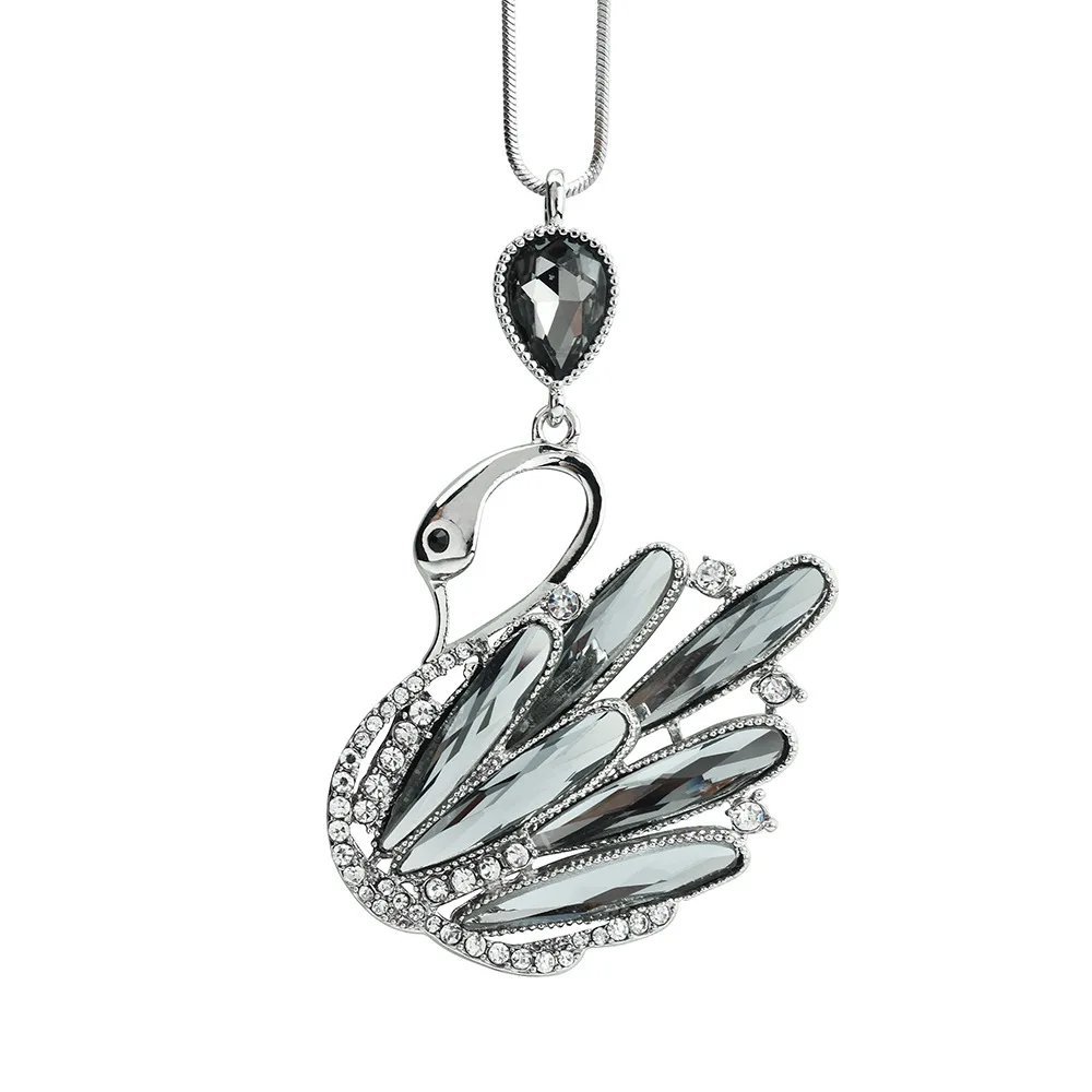 

A new pair of crystal swan sweater chain brooch for autumn and winter, featuring a versatile and high-end style