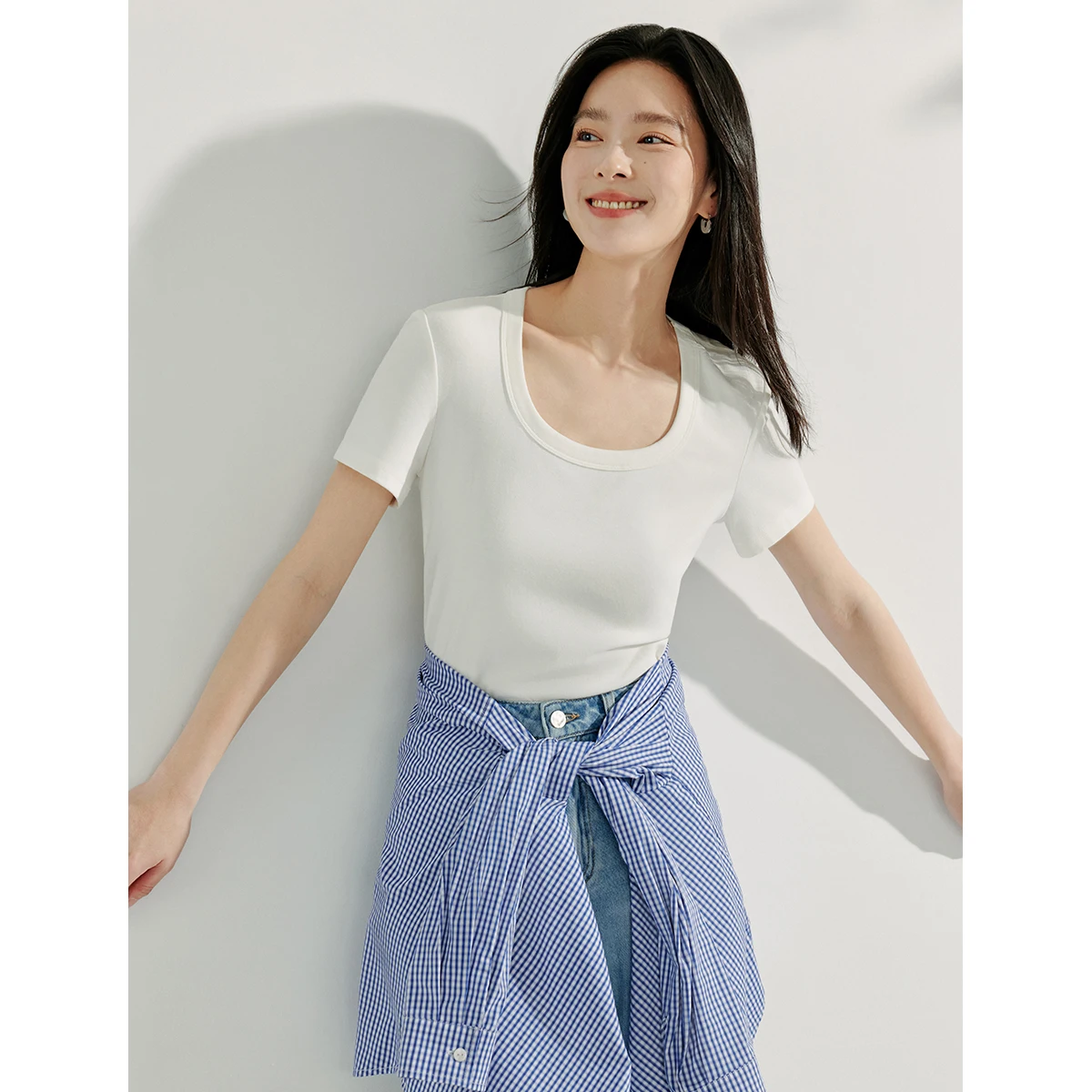 Inman basique multicolore col en U T-Shirt à manches courtes 2025 été femmes nouveau mince ajusté couleur unie haut à épaules régulières