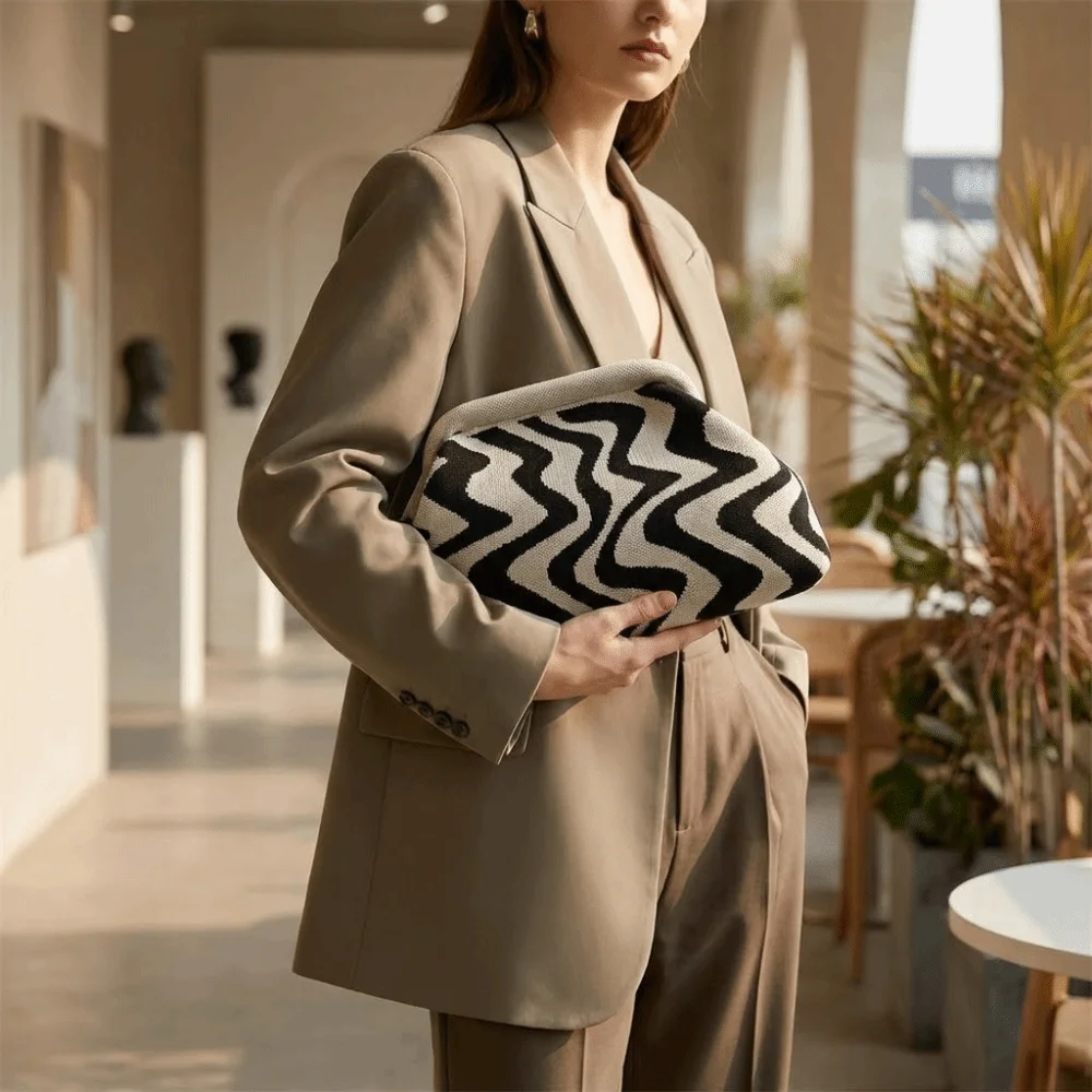 Trend Vintage Knitted Coin Purse Wavy Pattern Geometric Striped Crochet Clutch Bag Polyester Large Capacity Evening Bag Travel