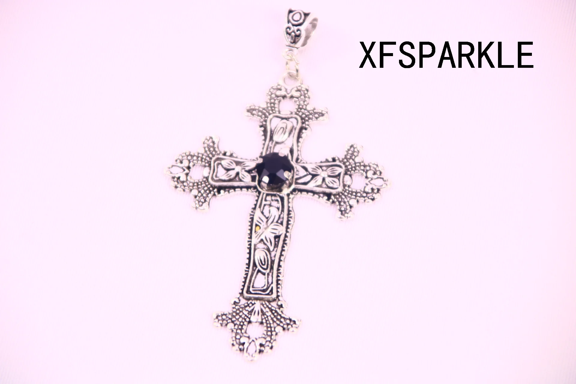 

2023 Vintage hipster love Crystal Cross Hip Hop pendant necklace Sweater chain accessory