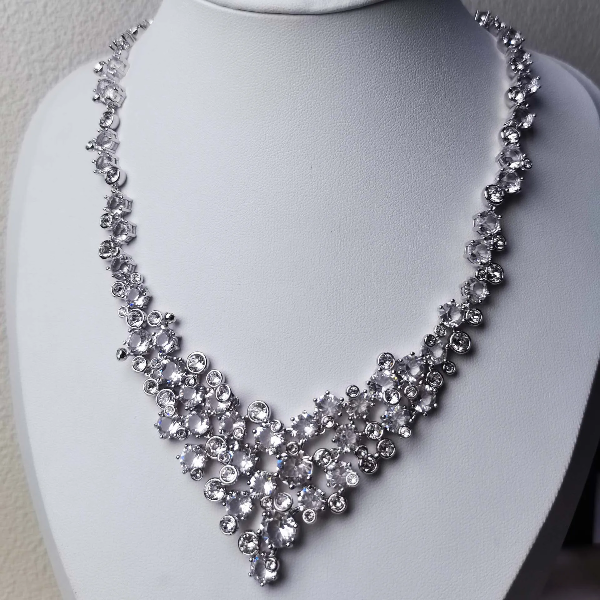 2026 Nieuwe Originele Dames Bruiloft Sieraden Ketting Hoogwaardige Fonkelende Cut Crystal Prachtige Geometrische Ketting Beste Geschenken