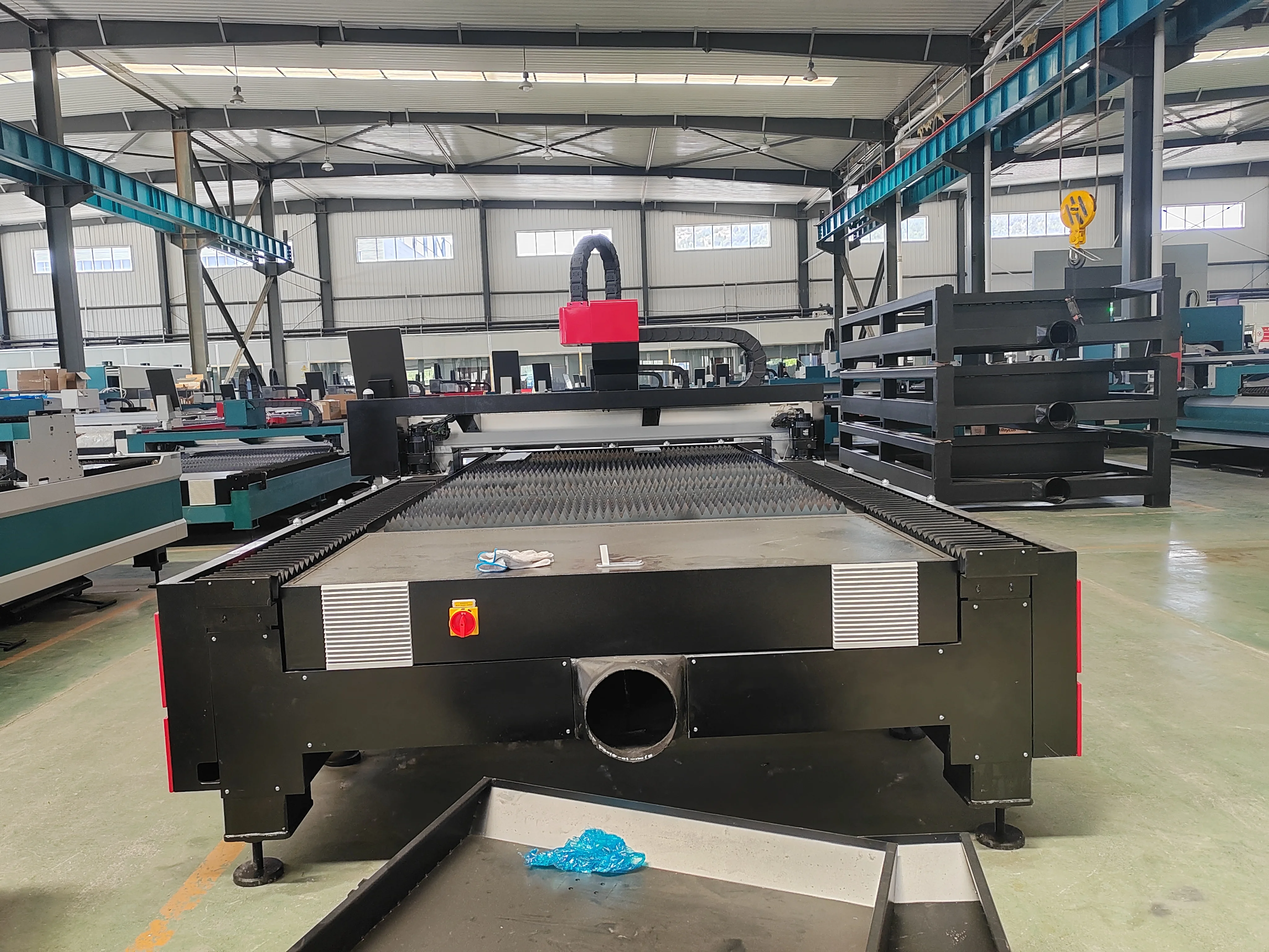 Fiber Laser Cutting Machine 4000w 3000w 2000w 1500w 1000w with Raycus IPG MAX Laser Source