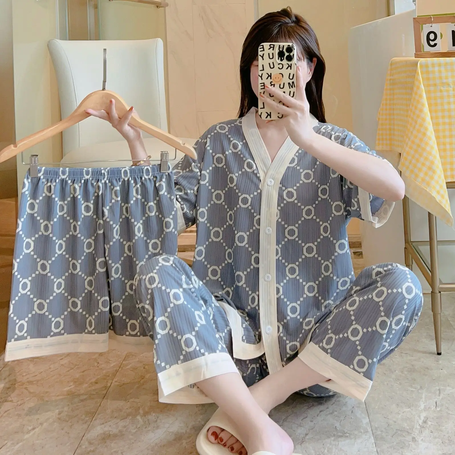 Summer ladies pajamas three-piece set of new women\'s summer short-sleeved shorts trousers set of sweet cartoon pajamas homewear