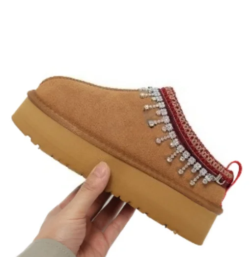 high quality New snow boots for women, with integrated fur and thickened anti slip cotton shoes, outdoor women's shoes