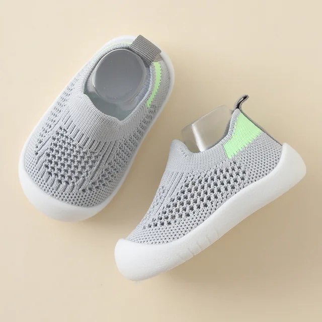 Wiosenne popularne nowe buty dziecięce siateczkowa dzianina oddychające dziecięce dziewczęce chłopcy 0-3T letnie wsuwane trampki na co dzień maluch antypoślizgowe Prewalker
