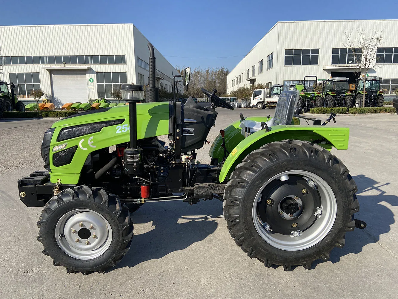 Cheap 25hp Agricultural Farming Tractor Mini Tractor 4x4 for Sale