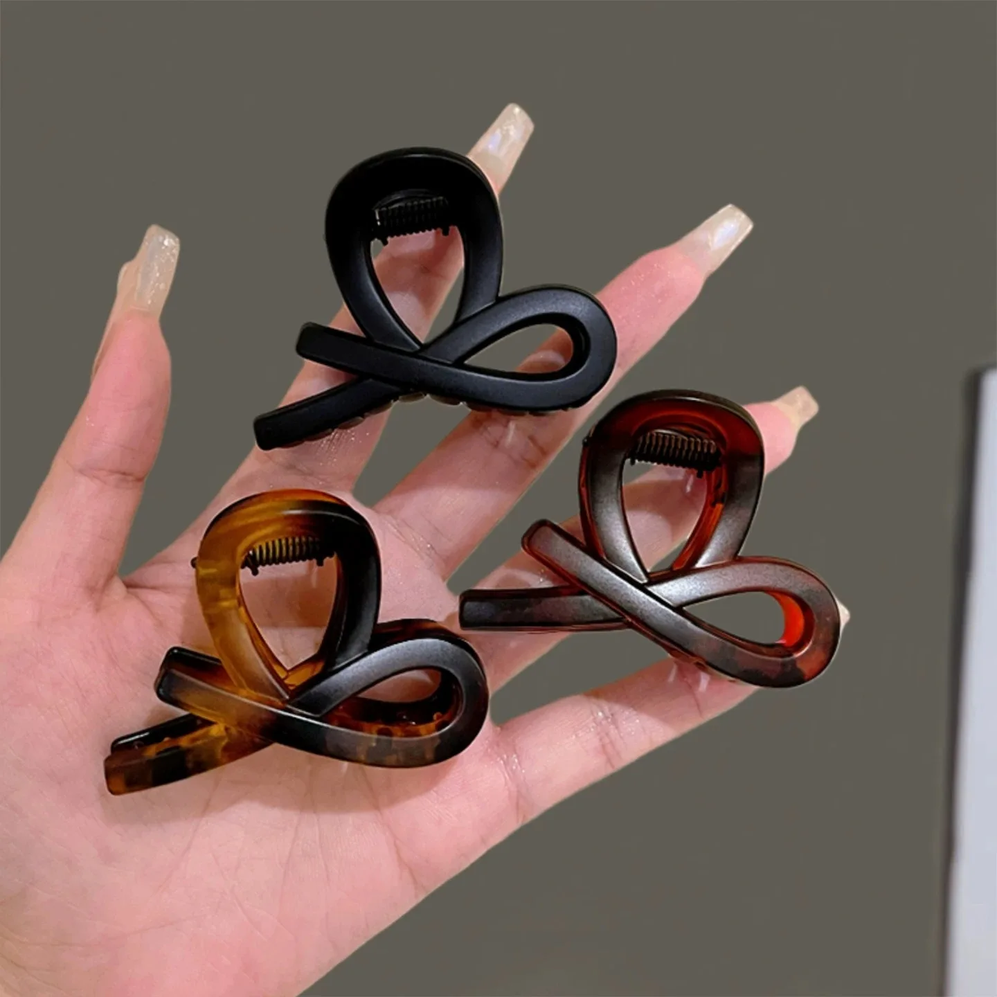 Vintage Haarspange mit geometrischer Schleife für hohe Pferdeschwänze – Haarklammer für Damen, Haarschmuck für den Hinterkopf – Detail 14