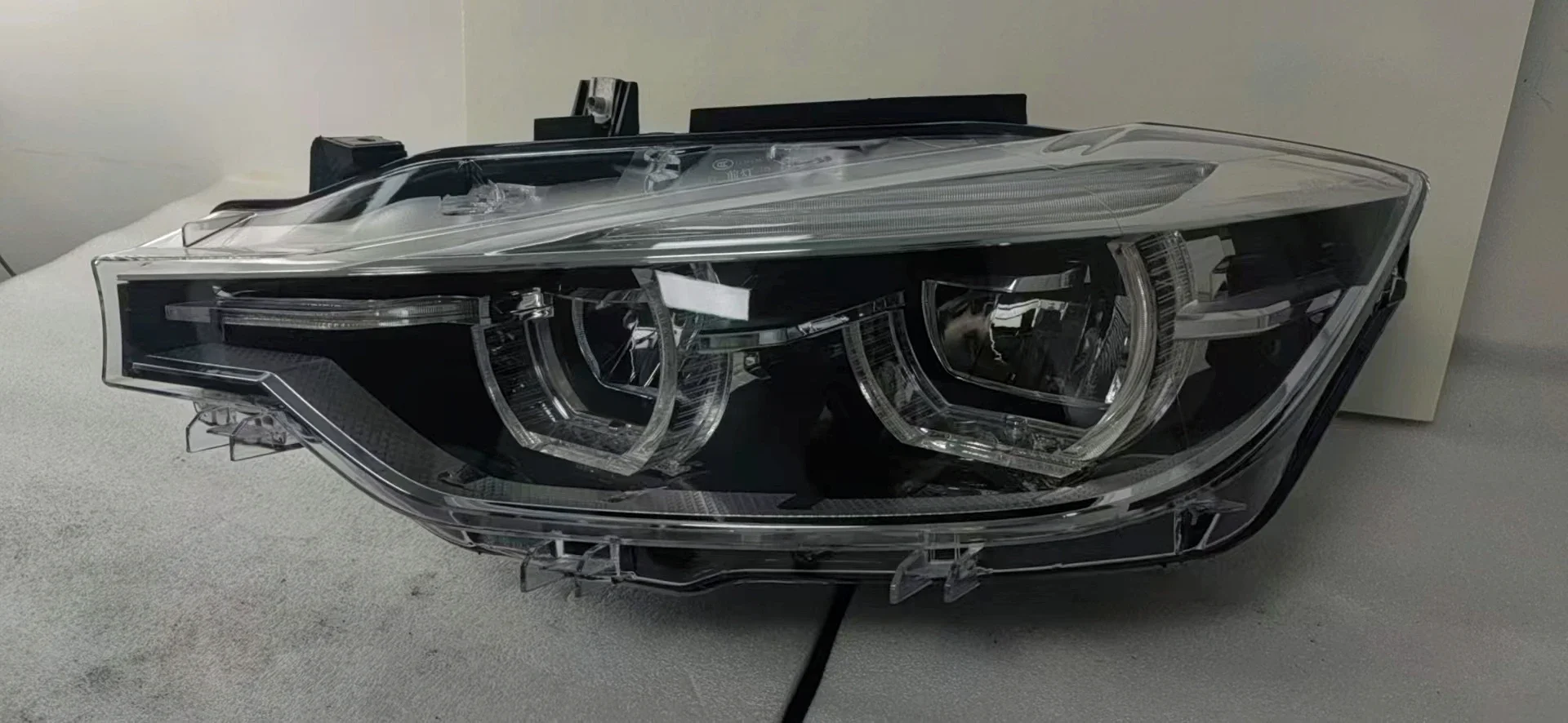 Wysokiej jakości reflektor samochodowy LED do BMW serii 3 F30 12 V Oryginalny 3 (F30, F80) LED, bez żarówki i statecznika 2011-.