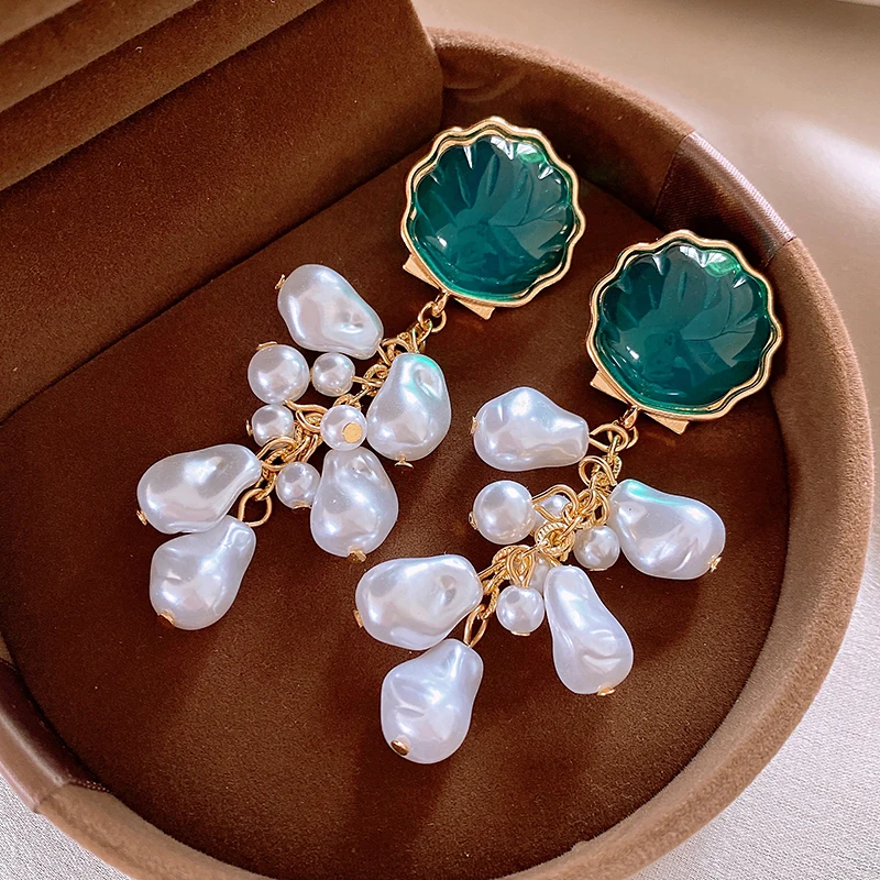 Maple Leaf Imitation Pearl Fringe Dangle Earrings Women Exaggerated Niche Personality New Earring Retro Temperament Jewelry K-