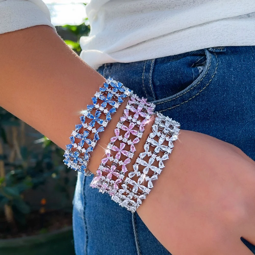 CWWZircons Elegant Four Leaf Flower CZ Wide Tennis Bracelets Women Daily Party Stackable Wrist Jewelry Matching Hair Clips S0333