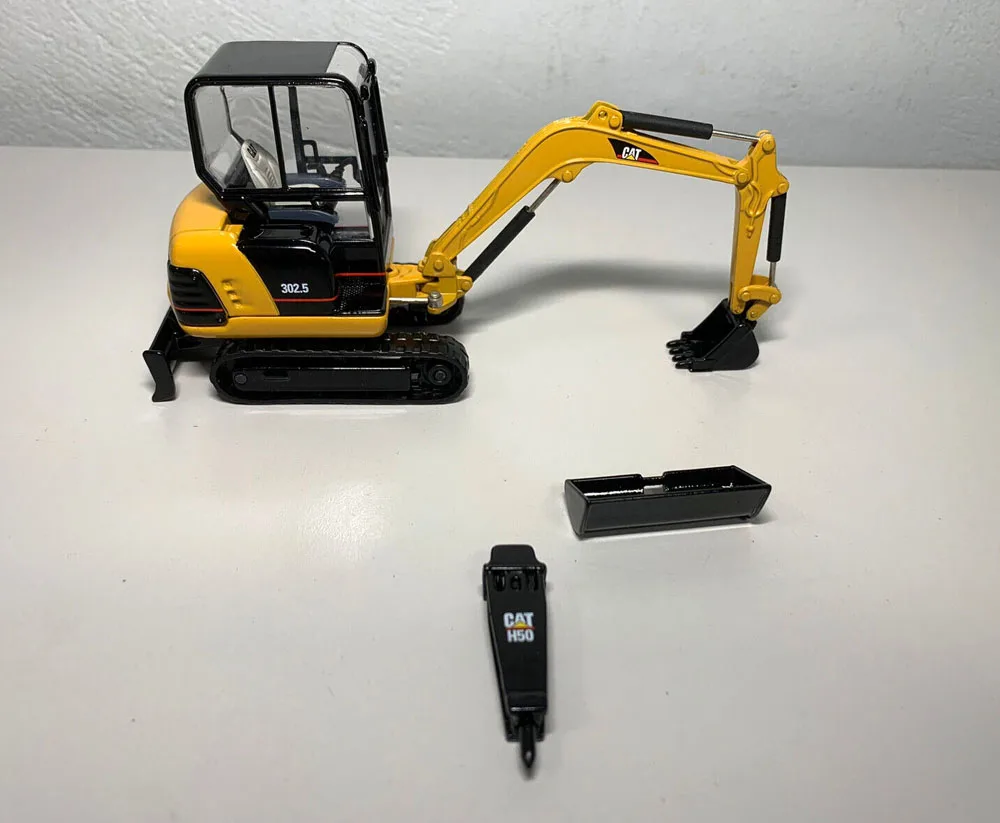 NEW 1/32 CAT 302.5 Mini Hydraulic Excavator 55085 Diecast Model Toys For Collection