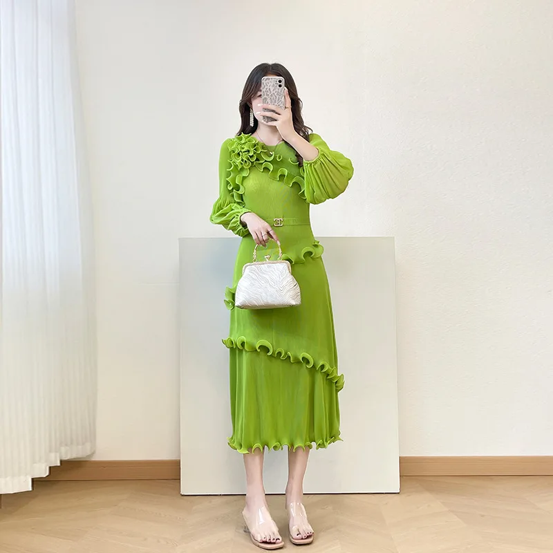 

Sanzhai Fold 2025 Autumn/Winter New Fold Round Neck Fashionable 3D Mushroom Edge Lantern Sleeve Women's Casual Dress Pleated
