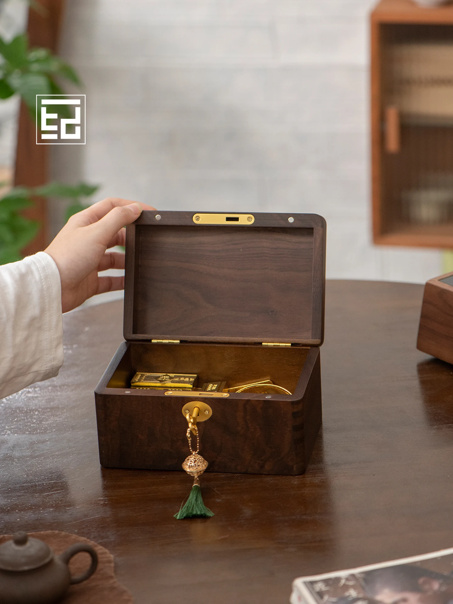 

Secure Lo Wooden Box Gold Bar Storage Holder Precious Items Sekee Container Luxury Ele Real Wood Crtsmanip