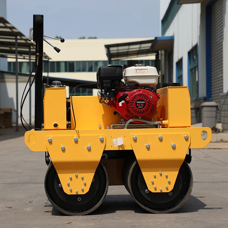 Rouleau de route vibrant à Double tambour de 4 tonnes, type de marche derrière avec système de pulvérisation d'eau pour les travaux de compactaction d'asphalte