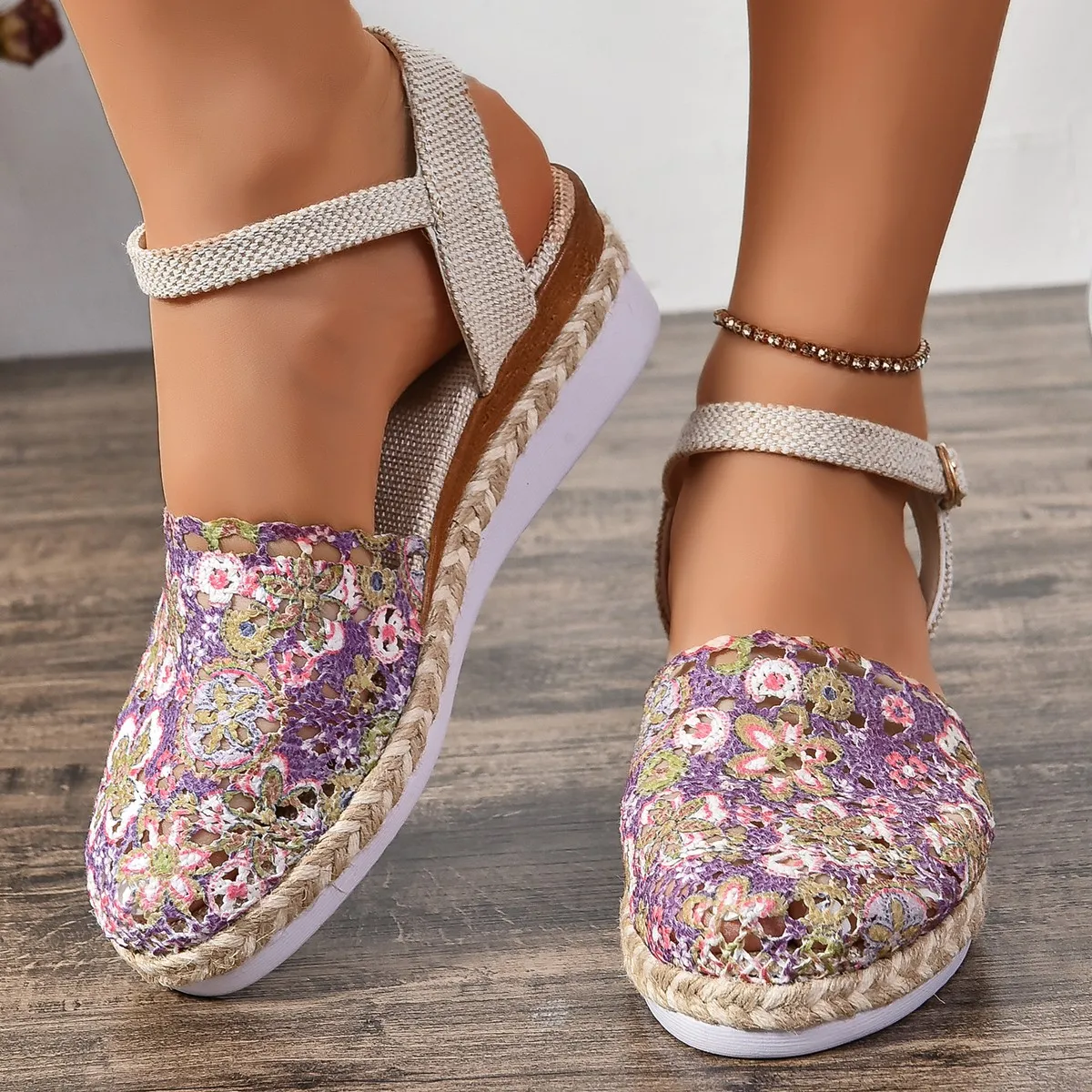 Hollow Women\'s Shoes Wedge Large Size Round Toe Women\'s Sandals