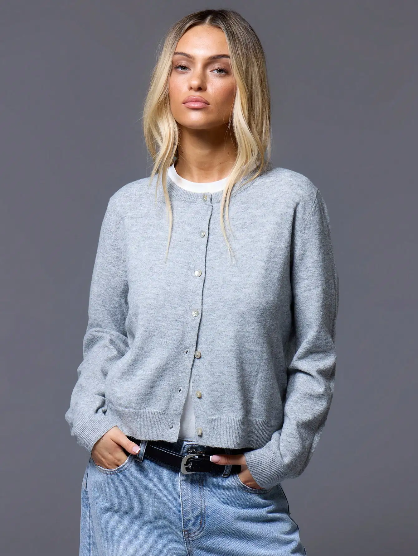 

Кардиган оверсайз на пуговицах с круглым вырезом для весенне-осенних повседневных шикарных образов