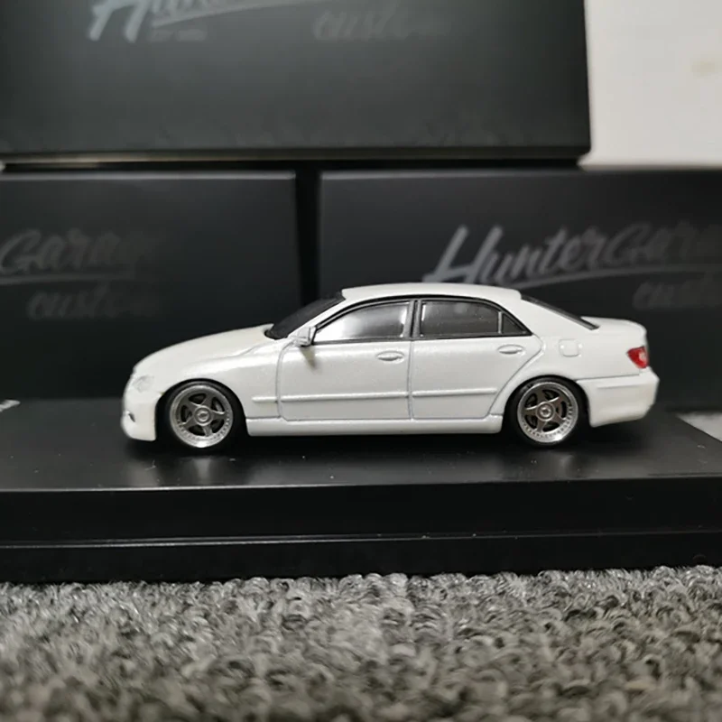 Diecast Alloy Simulação Car Model Toy, Ornamento Colecionável, Escala 1:64