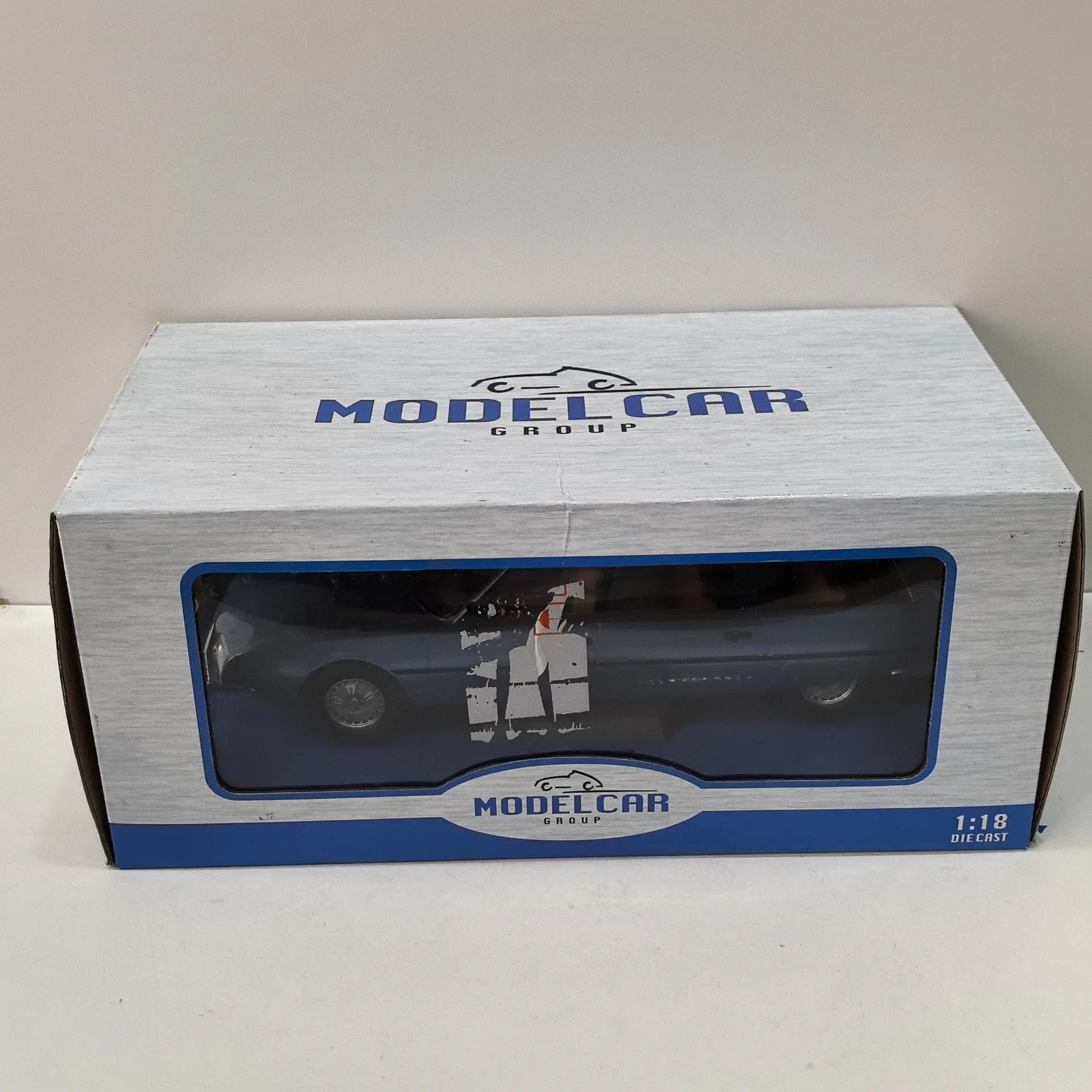 

Модель автомобиля MCG CX BREAK E3 из сплава, масштаб 1/18, с неполной комплектацией: отсутствует верхняя антенна, отсутствует правое зеркало заднего вида с инвертированным зеркальным элементом.