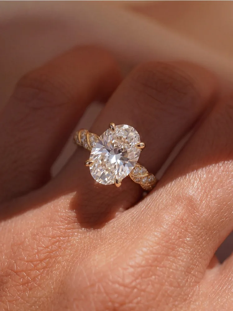 925 Sterling Silber Golden Gestalteter Prächtiger Gedrehter Ovaler Zirkonring für Damen Verlobung Hochzeit Hochwertiger Edel-Schmuck – Detail 2