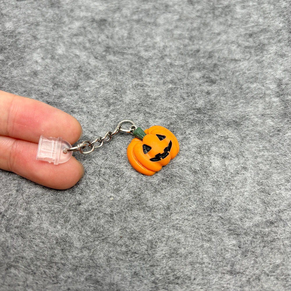 

Adorable Practical Mini Resin Pumpkin Charm Dust Plugs for Mobile Phone, Tablets, Laptops, USB-C/Type C& Lightening Port