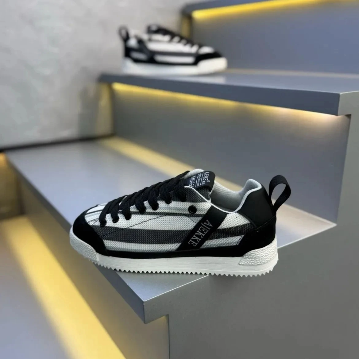 Retro Striped Casual Sneakers, Low-Top Casual Skate Shoes, Trendy Color-Blocking Soft Soles, Lightweight Non-Slip Sports Shoes, Versatile for Daily Commuting, Available in Three Colors