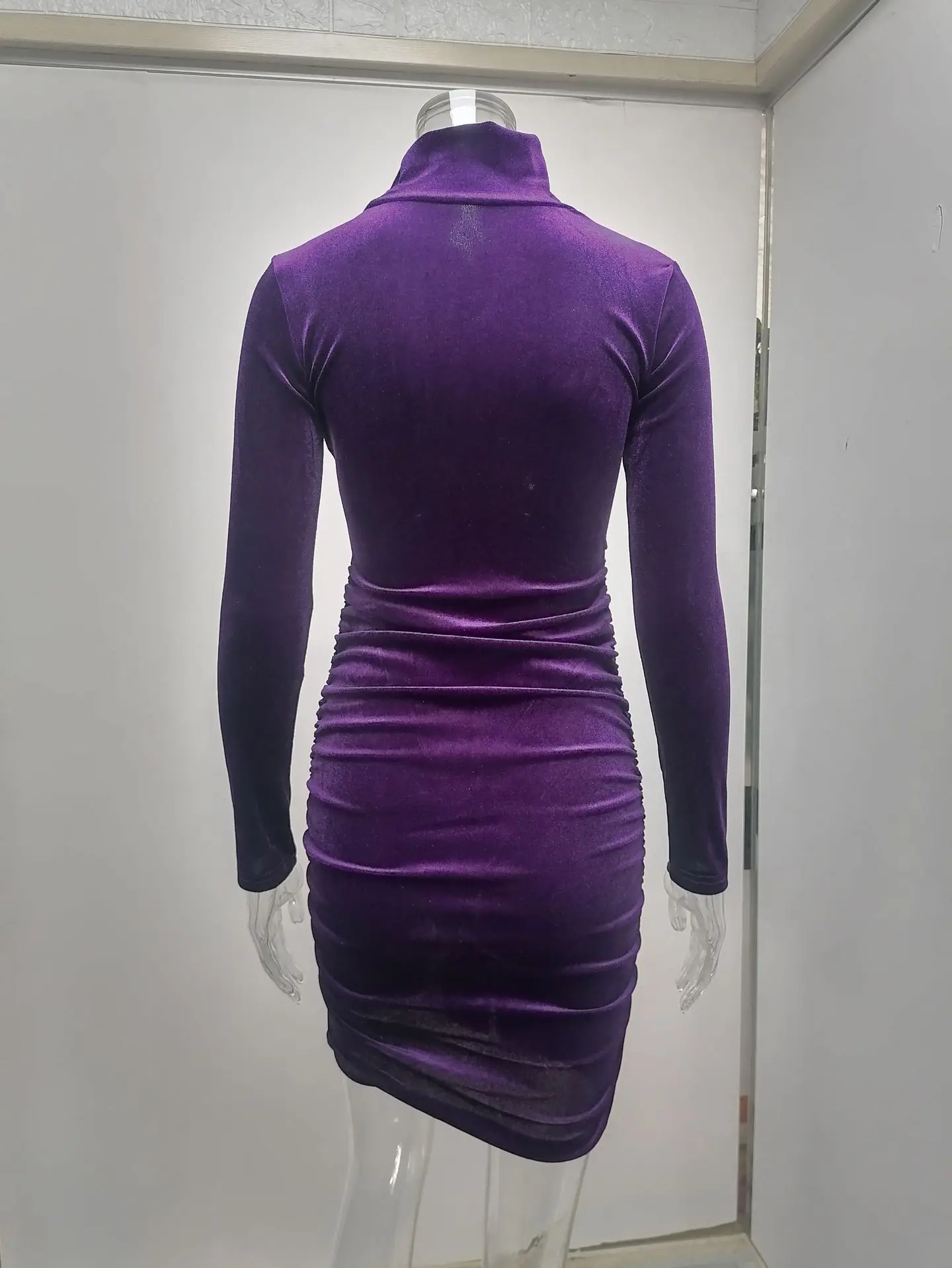 New dress wholesale for women in Europe and America, high-end long sleeved sexy slim fit, spicy girl shrink fold suede