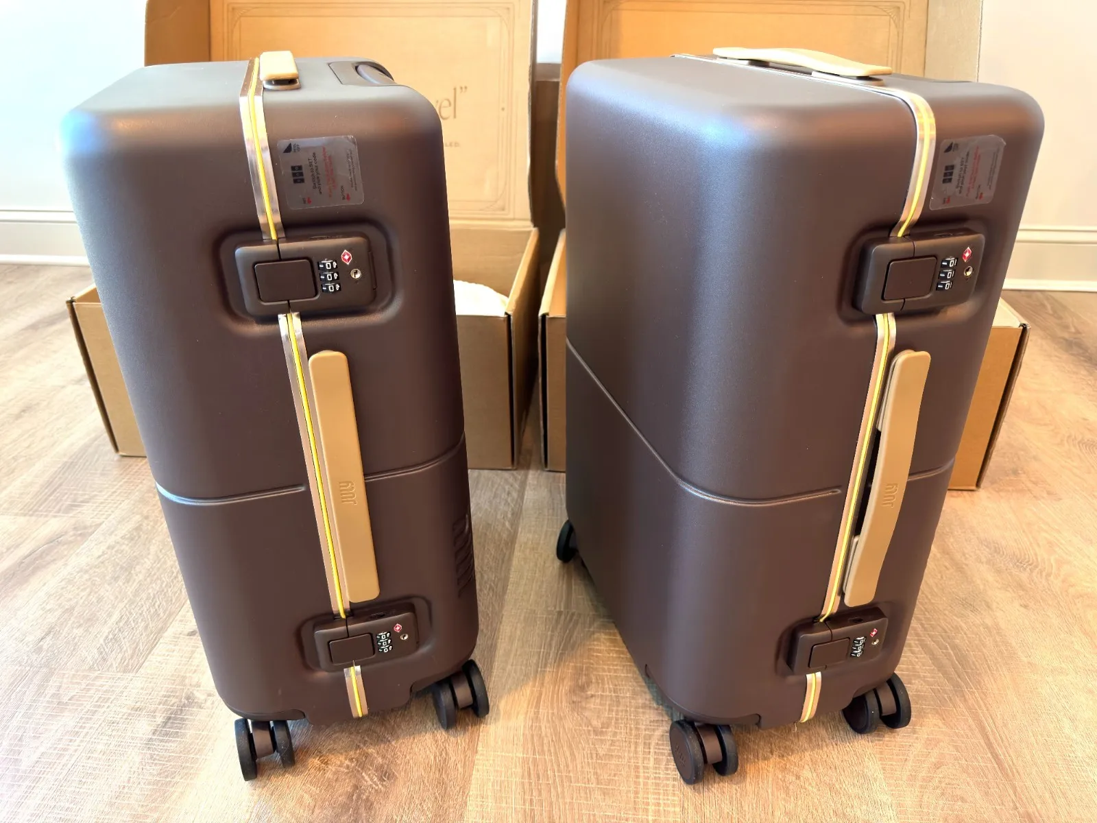 

Чемодан July Luggage Carry On Trunk, коричневый, с чехлом, жесткий, с твердым корпусом, новый дизайн!